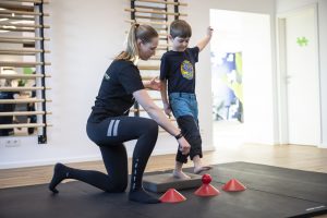 PAZURU Med_Physiotherapie_Kinder_Bobath-Therapie_06_Solingen