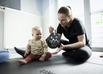 PAZURU Med_Physiotherapie_Kinder_Bobath-Therapie_04_Solingen